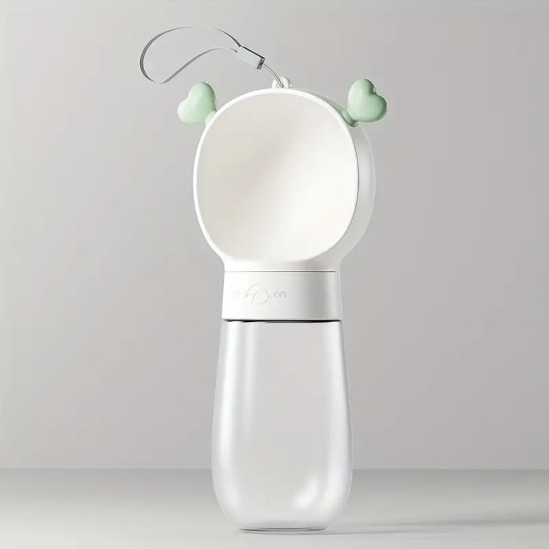 Sven Wasserflasche für Haustiere unterwegs