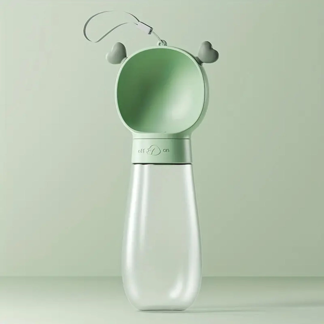 Sven Wasserflasche für Haustiere unterwegs