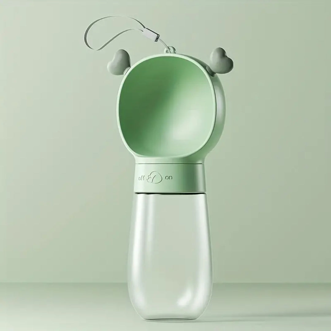 Sven Wasserflasche für Haustiere unterwegs