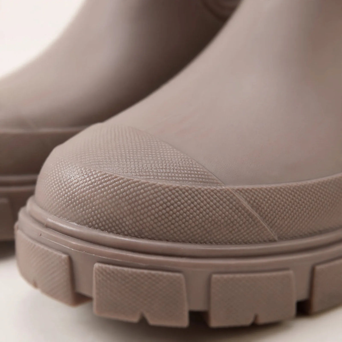 Chelsea-Regenstiefel Mit Grober Profilsohle