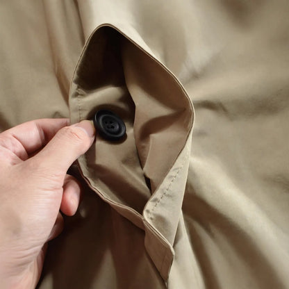 Gerader Trenchcoat Mit Schrägen Seitentaschen