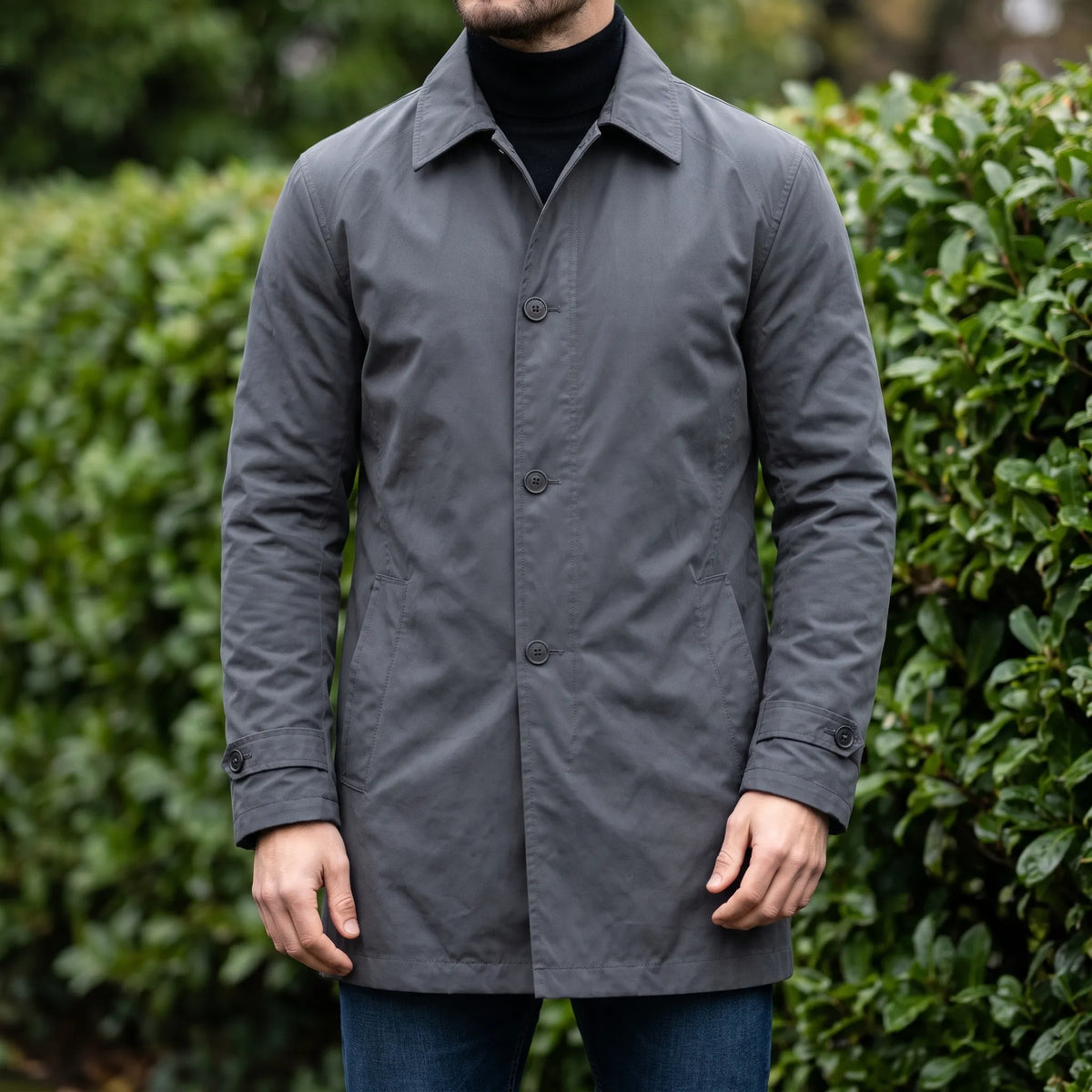 Gerader Trenchcoat Mit Schrägen Seitentaschen