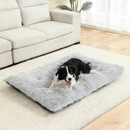 Hundebett aus Plüsch mit Anti Rutsch Unterseite und faltbarem Design | Pawzora