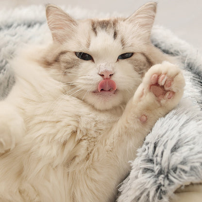 Katzenbett mit Plüsch Liegefläche und geschütztem Versteckplatz | Vera