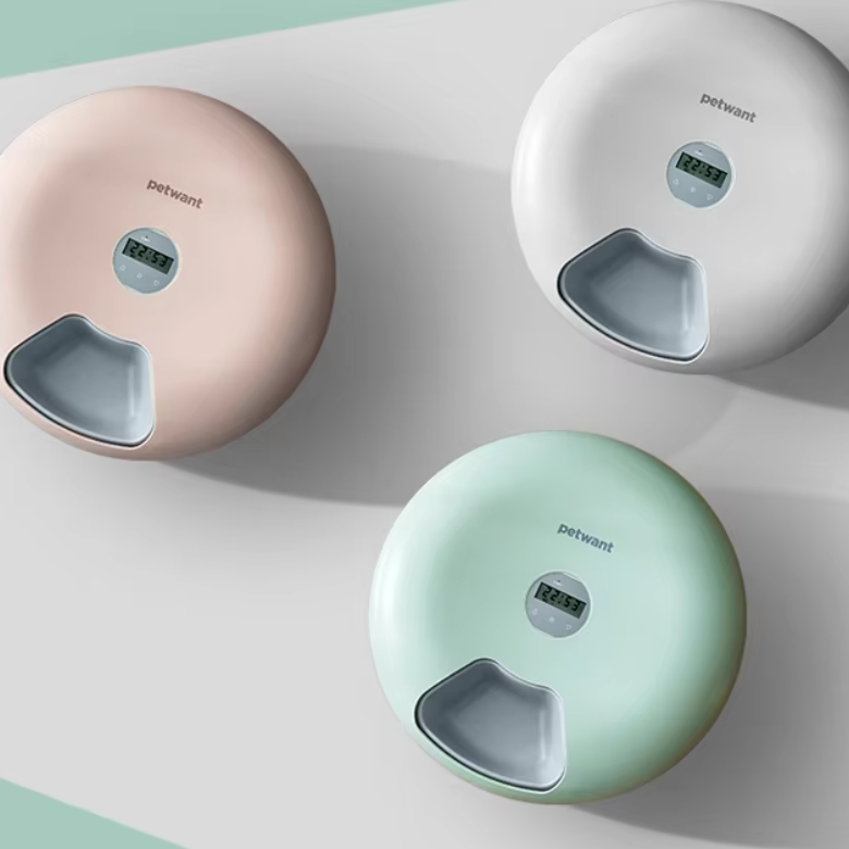 Avabo | Automatischer Futternapf für Haustiere mit digitaler Ausgabe in Farbvarianten