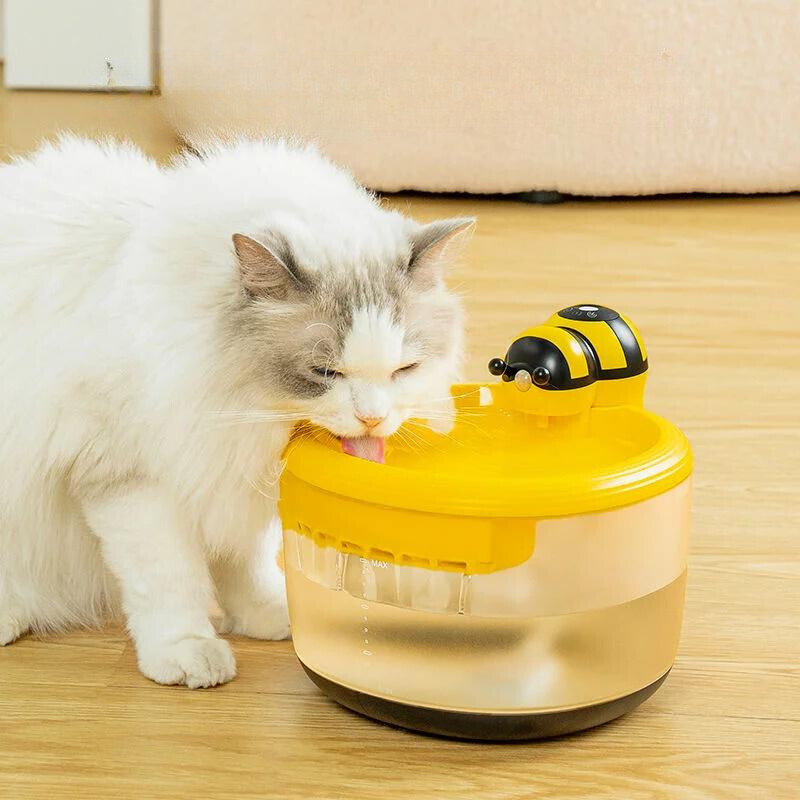 Mara | Haustier-Trinkbrunnen für Hunde und Katzen – Frisches Wasser im Bienen-Design