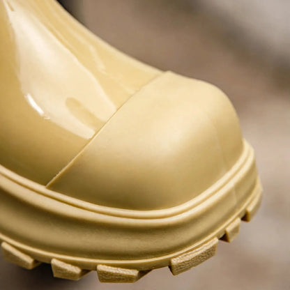 Wadenhohe Regenstiefel Mit Grobem Profil